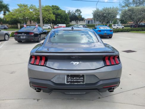 Used 2025 Ford Mustang Premium RWD image 7