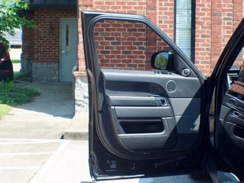 Used 2018 Land Rover Range Rover Sport HSE image 18