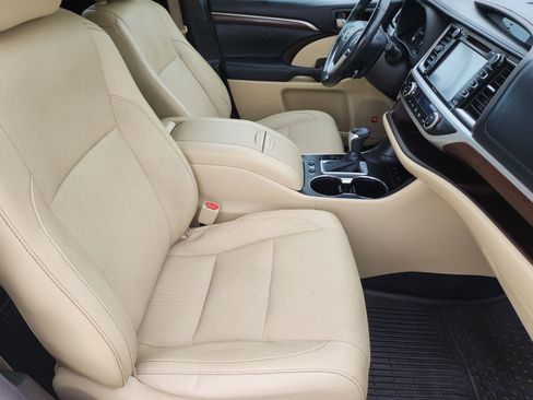 Used 2015 Toyota Highlander Limited Platinum AWD/4WD image 17