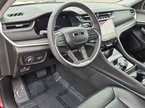 Used 2023 Jeep Grand Cherokee L Limited AWD/4WD image 2