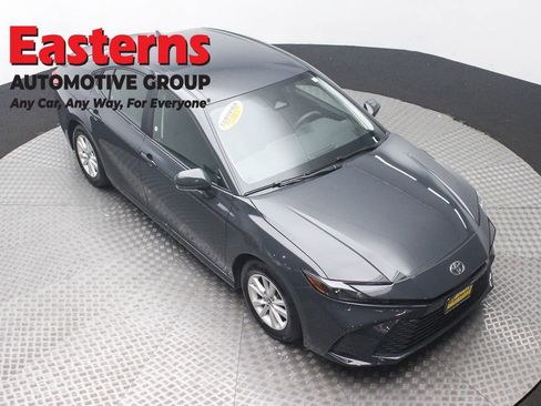 Used 2025 Toyota Camry LE FWD image 3