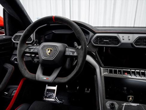 Used 2023 Lamborghini Urus Performante AWD/4WD image 42