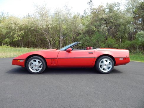 Used 1988 Chevrolet Corvette Convertible RWD image 10