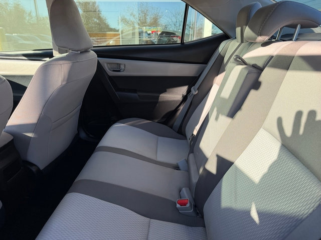 Used 2018 Toyota Corolla LE FWD image 18
