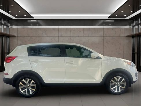 Used 2016 Kia Sportage LX FWD image 4