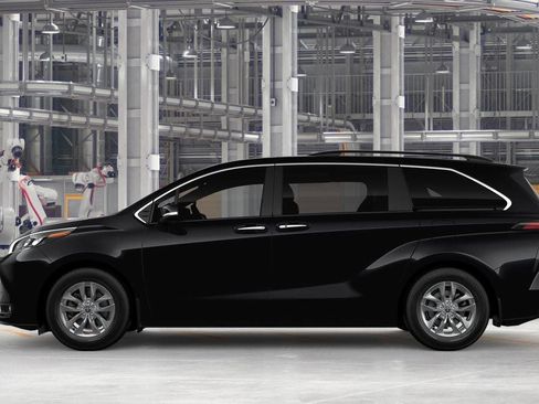 New 2026 Toyota Sienna XLE image 4