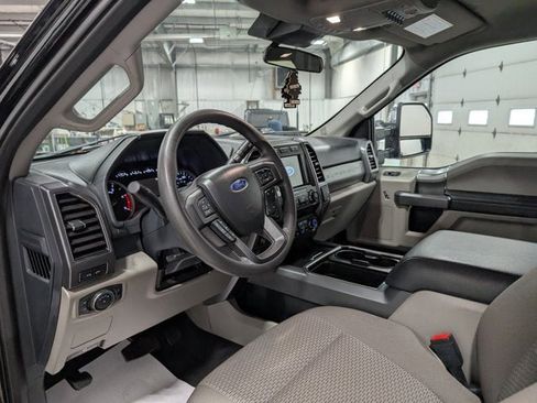 Used 2022 Ford F450 XLT w/ XLT Premium Package image 17