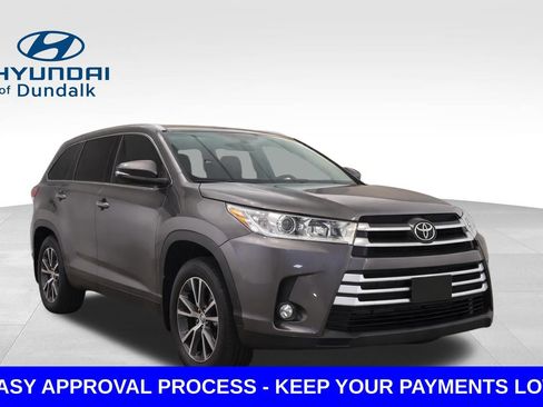 Used 2019 Toyota Highlander LE FWD image 2