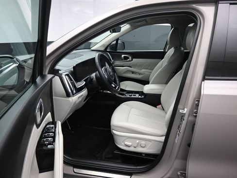 Used 2025 Kia Sorento SX AWD/4WD image 11