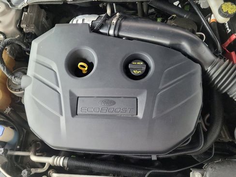 Used 2015 Ford Fusion SE w/ Equipment Group 201A image 30