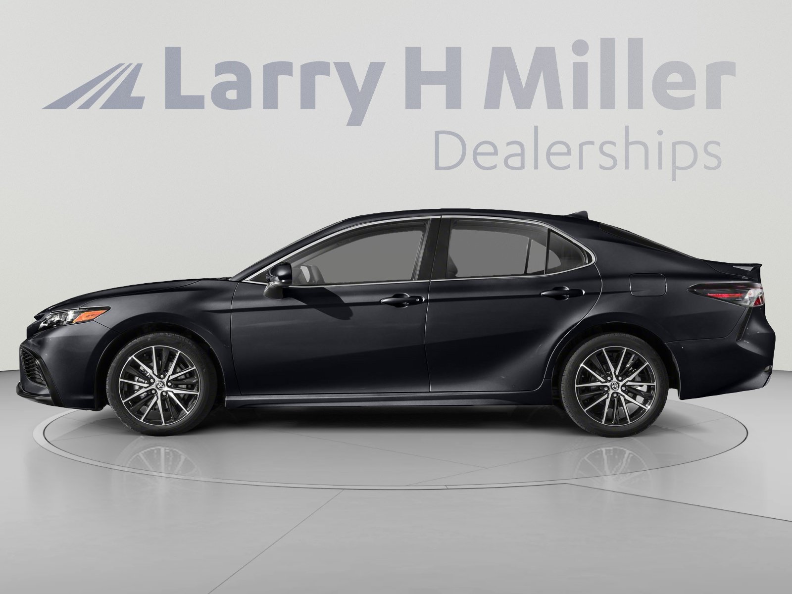 Used 2021 Toyota Camry SE w/ Audio Upgrade Package FWD image 3