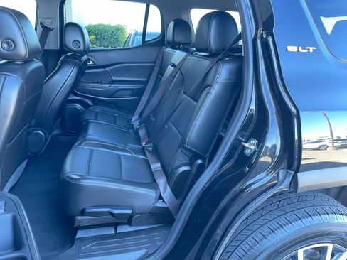 Used 2023 GMC Acadia SLT image 40