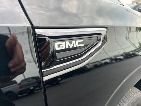Used 2024 GMC Yukon Denali Ultimate AWD/4WD image 12