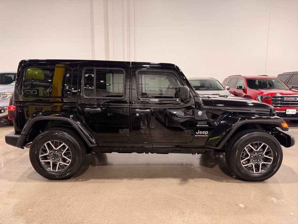 Used 2024 Jeep Wrangler Unlimited Sahara w/ Technology Group AWD/4WD image 4
