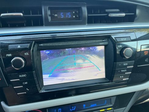 Used 2016 Toyota Corolla LE FWD image 11