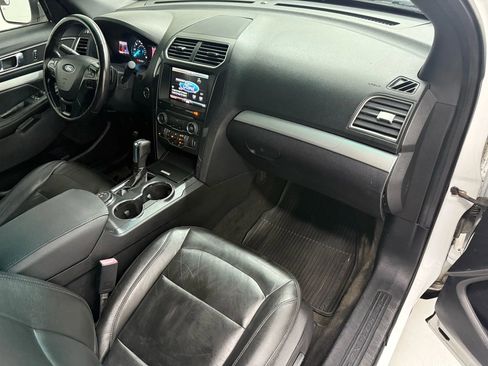 Used 2016 Ford Explorer XLT w/ Equipment Group 202A image 21
