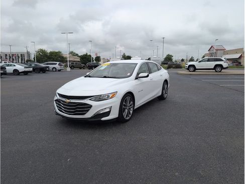Used 2024 Chevrolet Malibu LT FWD image 3