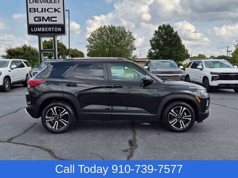 Used 2023 Chevrolet TrailBlazer LT FWD image 2