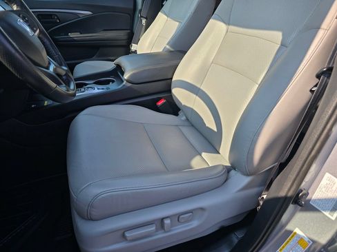 Used 2025 Honda Passport EX-L image 17