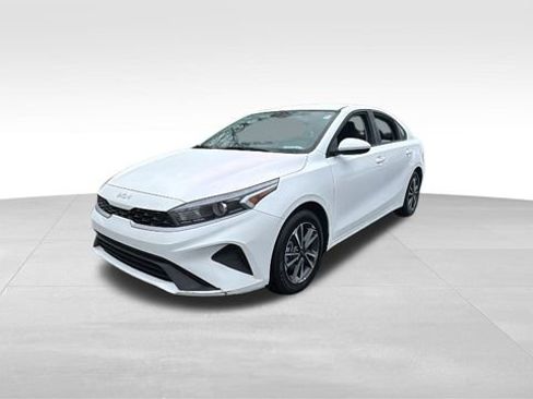 Used 2024 Kia Forte LXS image 2