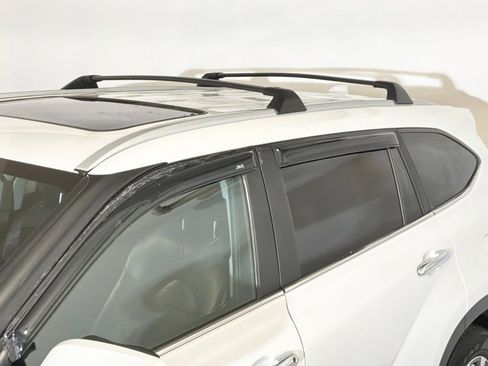 Used 2023 Toyota Highlander XLE image 23