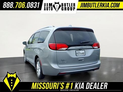 Used 2018 Chrysler Pacifica Touring-L FWD image 5