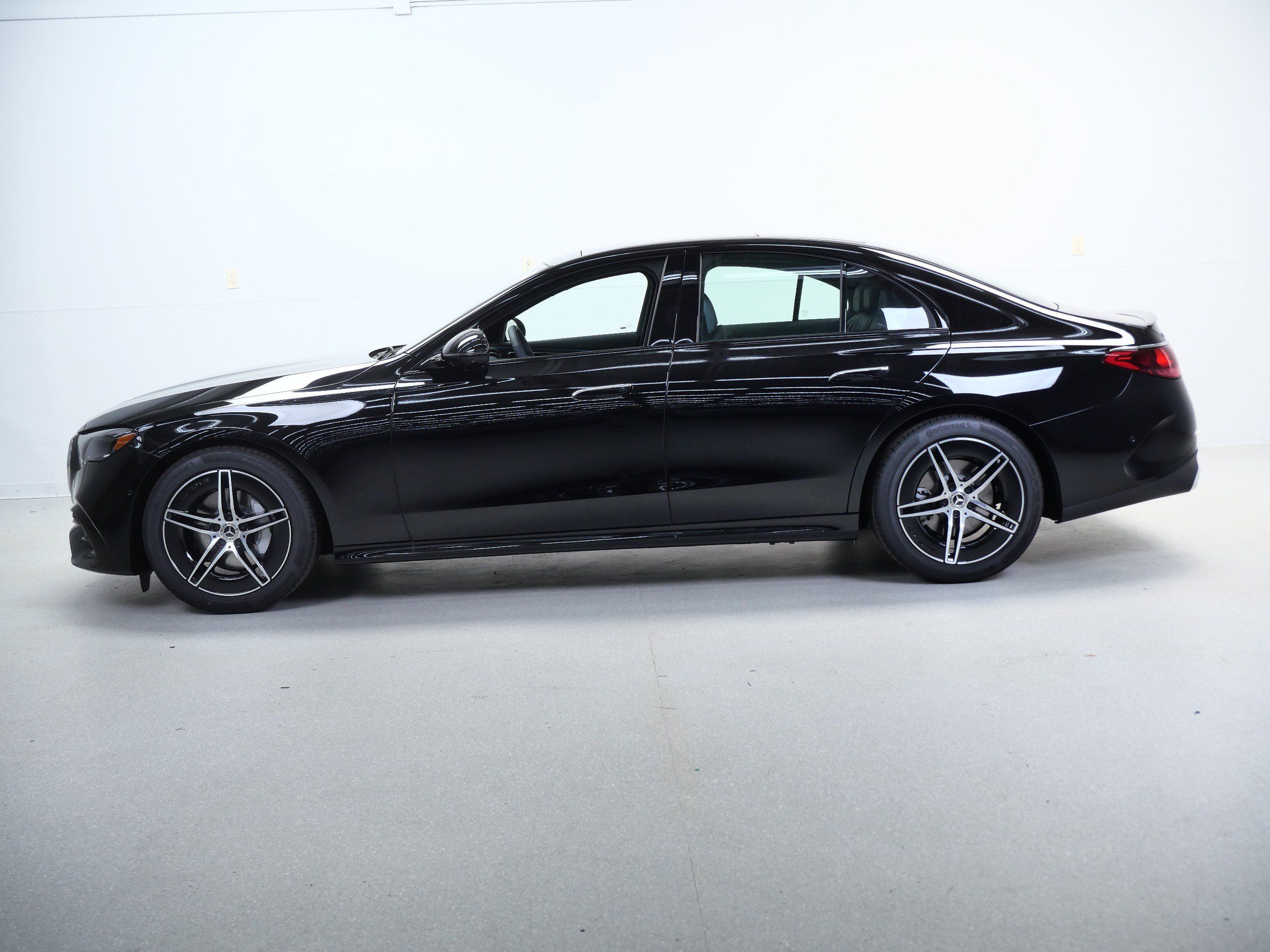 New 2026 Mercedes-Benz E 350 4MATIC Sedan image 4