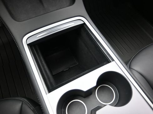 Used 2024 Tesla Model Y Long Range image 17