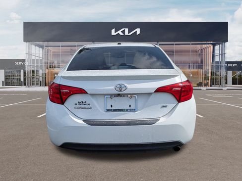 Used 2018 Toyota Corolla SE w/ SE Premium Package FWD image 5