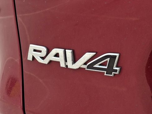 Used 2021 Toyota RAV4 XLE AWD/4WD image 28