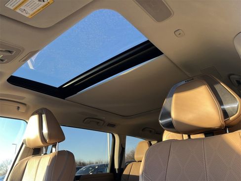 Used 2025 INFINITI QX80 Sensory image 12