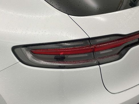 Certified 2025 Porsche Macan AWD/4WD image 16