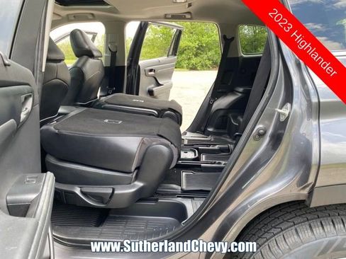 Used 2023 Toyota Highlander XLE image 41