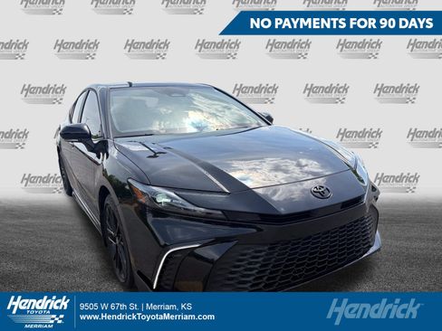 Used 2025 Toyota Camry SE w/ Convenience Package FWD image 1