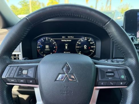 Used 2023 Mitsubishi Outlander SE Black Edition image 28