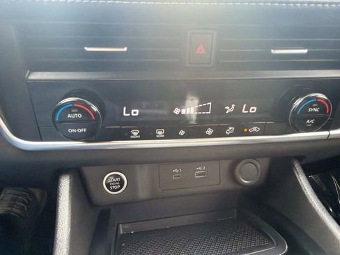 Used 2023 Nissan Rogue SV AWD/4WD image 23