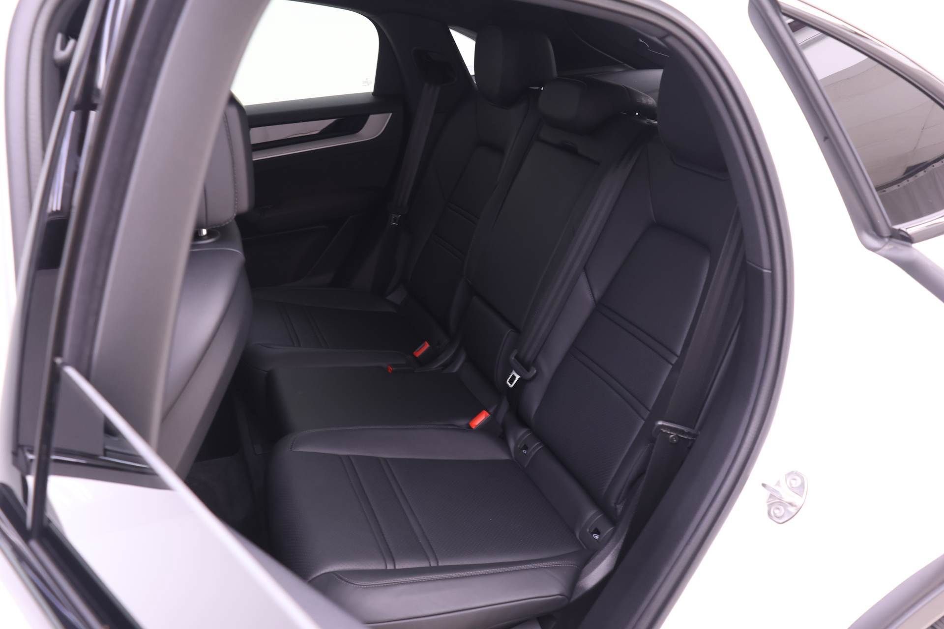 Used 2026 Porsche Cayenne Coupe AWD/4WD image 18