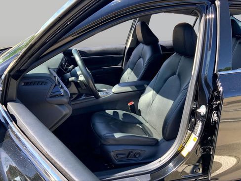 Used 2024 Toyota Camry XSE FWD image 8