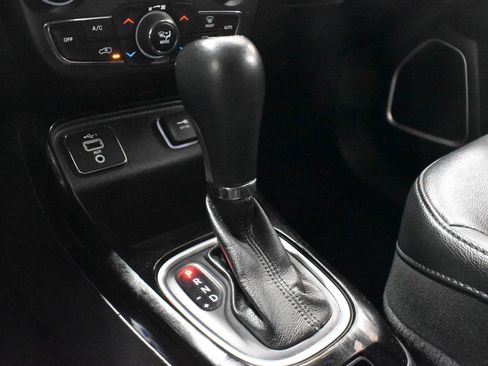Used 2019 Jeep Compass Latitude FWD image 20