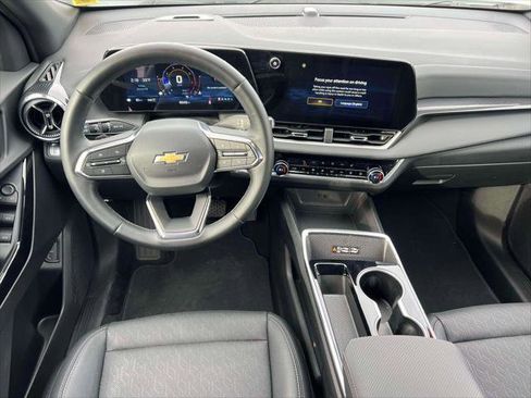 Used 2025 Chevrolet Equinox LT w/ Convenience Package II image 12