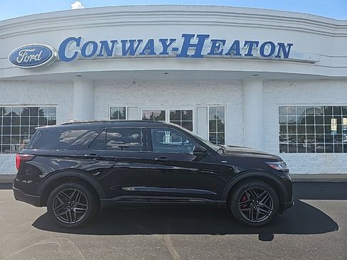 Used 2025 Ford Explorer ST-Line w/ ST-Line Street Pack image 1