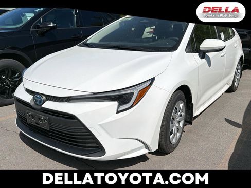 Used 2025 Toyota Corolla LE FWD image 1