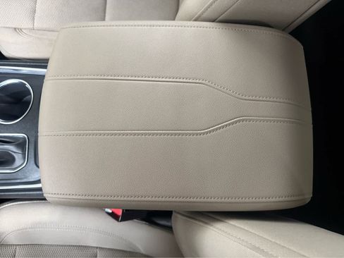 Used 2023 Chevrolet Traverse LS AWD/4WD image 21