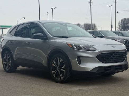 Used 2022 Ford Escape SE w/ SE Sport Appearance Package image 13