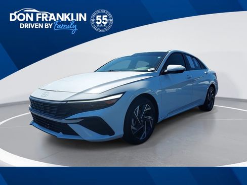 Used 2025 Hyundai Elantra SE FWD image 1