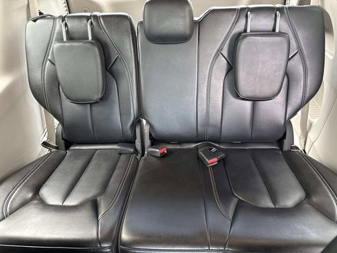 Used 2023 Chrysler Pacifica Touring-L FWD image 17