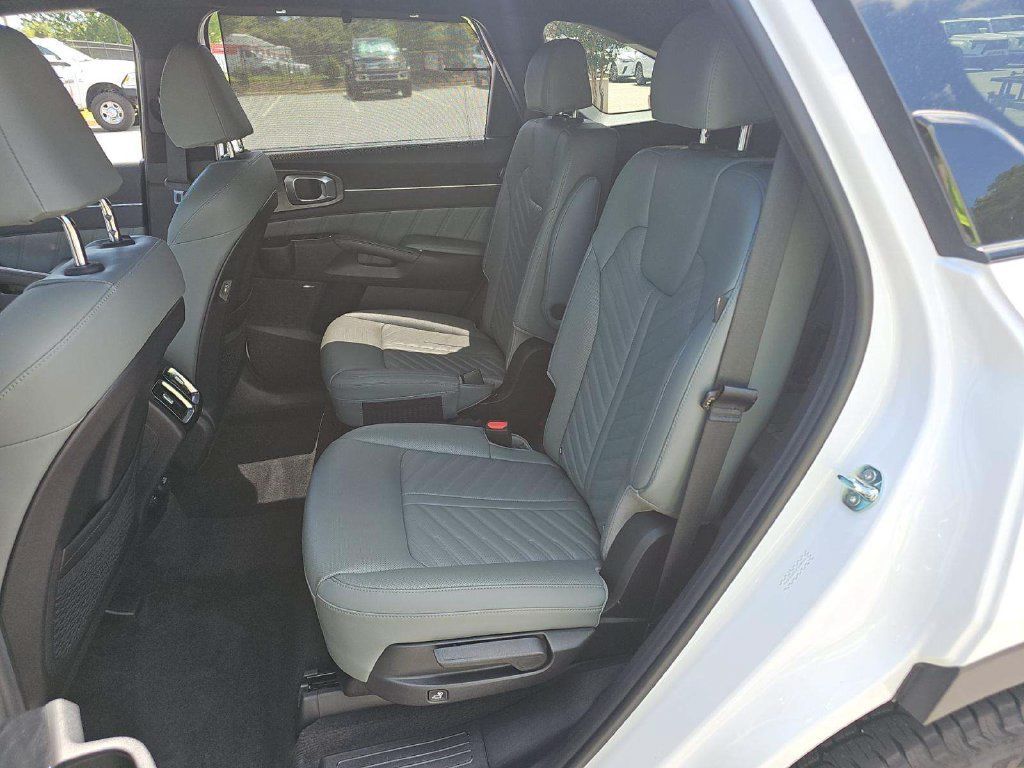 Used 2025 Kia Sorento SX Prestige w/ Sage Leather Package AWD/4WD image 30