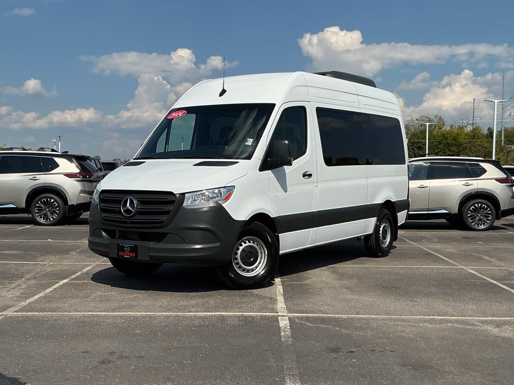 Used 2024 Mercedes-Benz Sprinter 2500 image 2