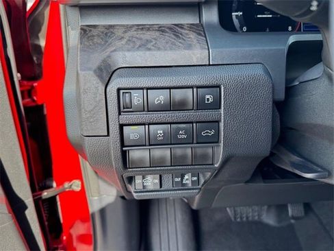 Used 2025 Toyota Tacoma Limited image 18