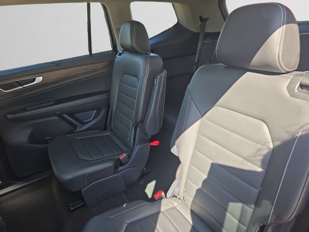 Used 2025 Volkswagen Atlas SEL AWD/4WD image 14